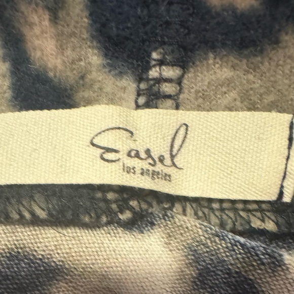 EASEL BOUTIQUE QUEEN OF THE JUNGLE OFF SHOULDER TOP - Picture 7 of 10